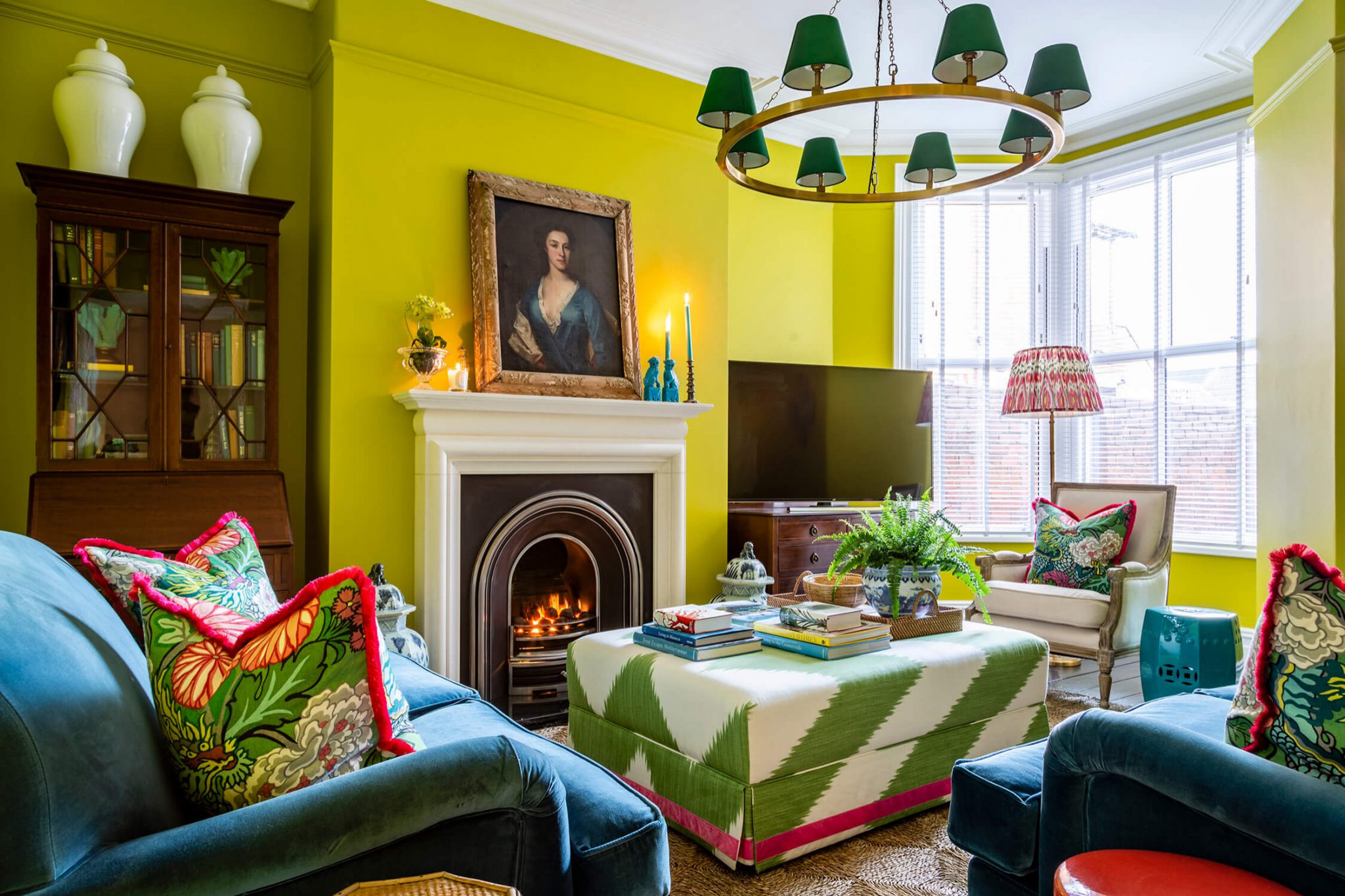 18 Charming Eclectic Living Room Designs That Pop