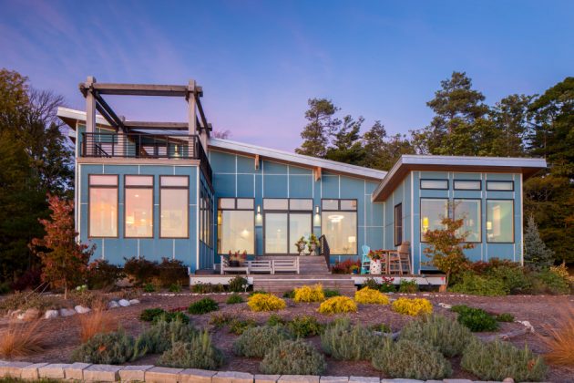 Picture of 18 Eye-Catching Industrial Exterior Designs That Look Like A Home