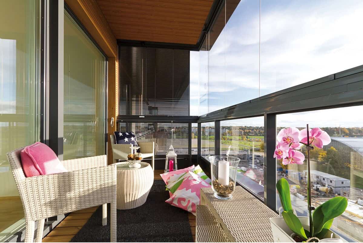 Glass Curtains – The Most Functional And Aesthetic Solution For Your Patios And Terraces Also In Autumn