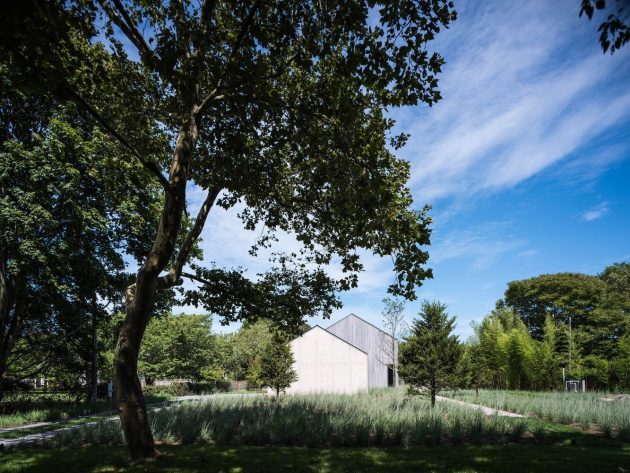 House in the Lanes by MB Architecture in Amagansett, New York