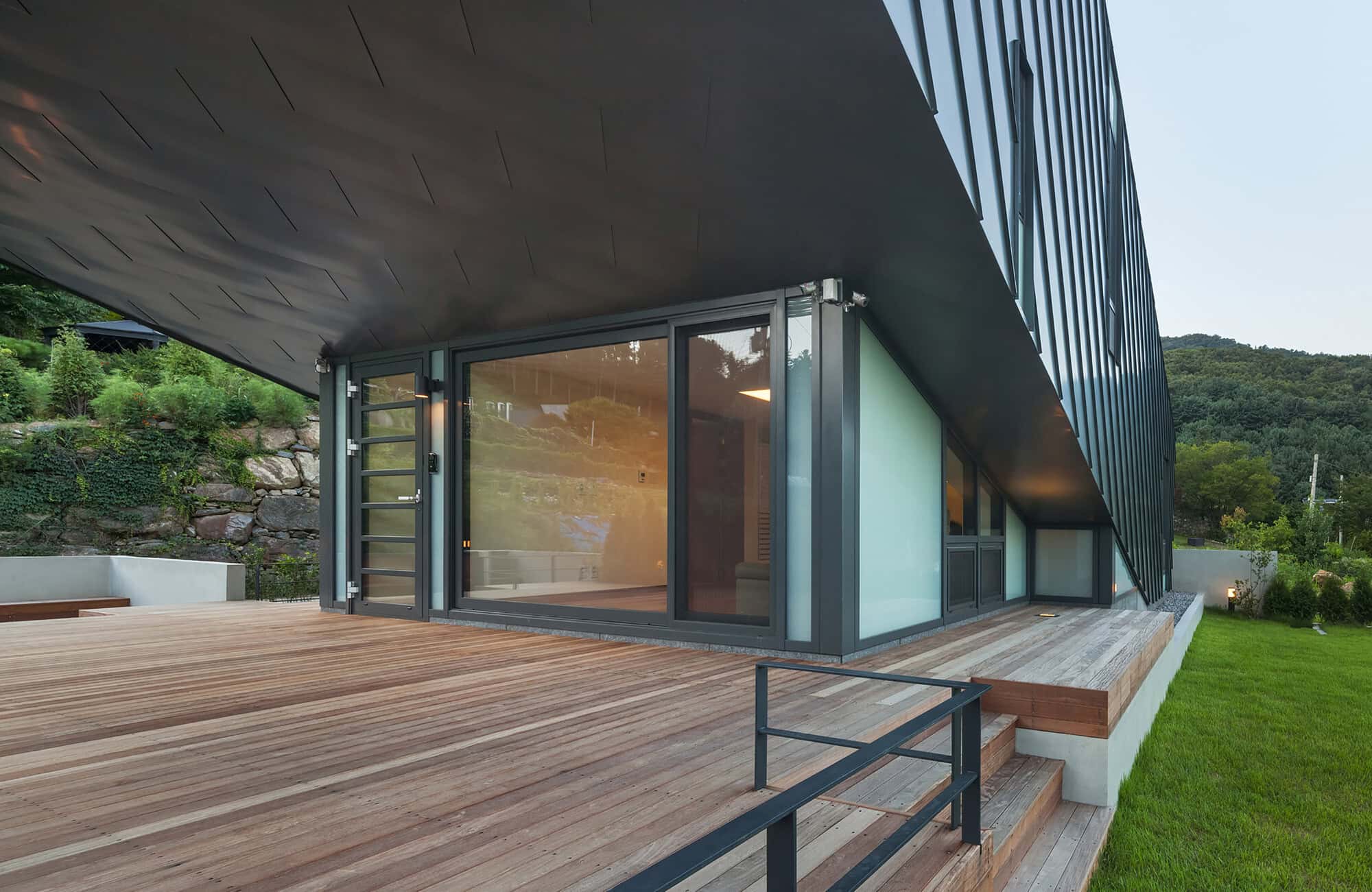 Leaning House by PRAUD in Jinan-Gun, South Korea Leaning House by PRAUD in Jinan-Gun, South Korea