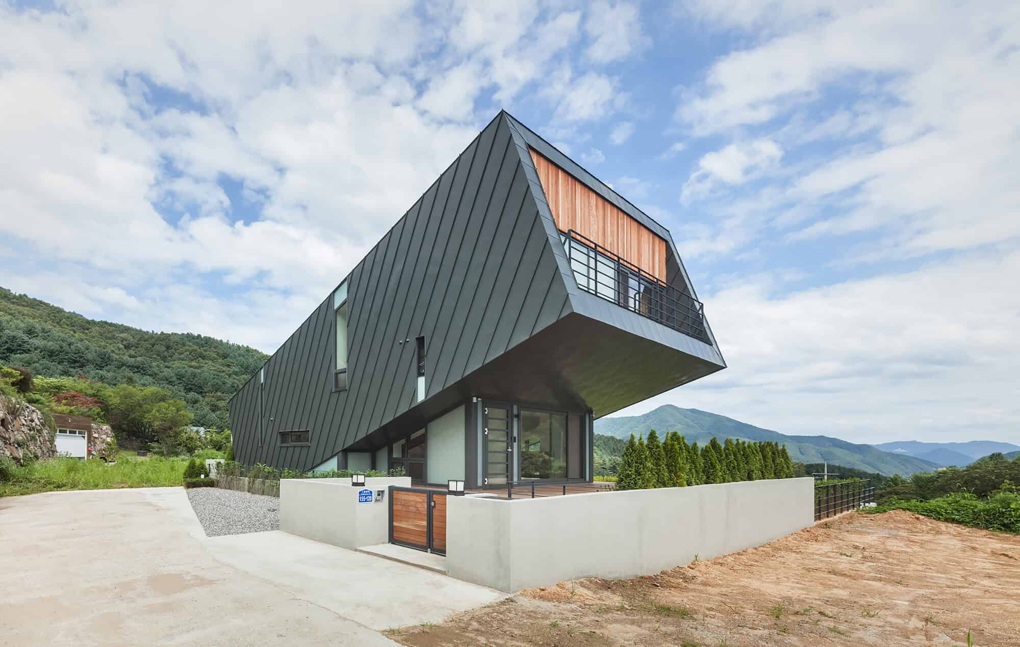 Leaning House by PRAUD in Jinan-Gun, South Korea Leaning House by PRAUD in Jinan-Gun, South Korea