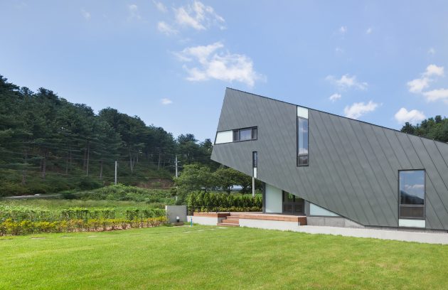 Leaning House by PRAUD in Jinan-Gun, South Korea
