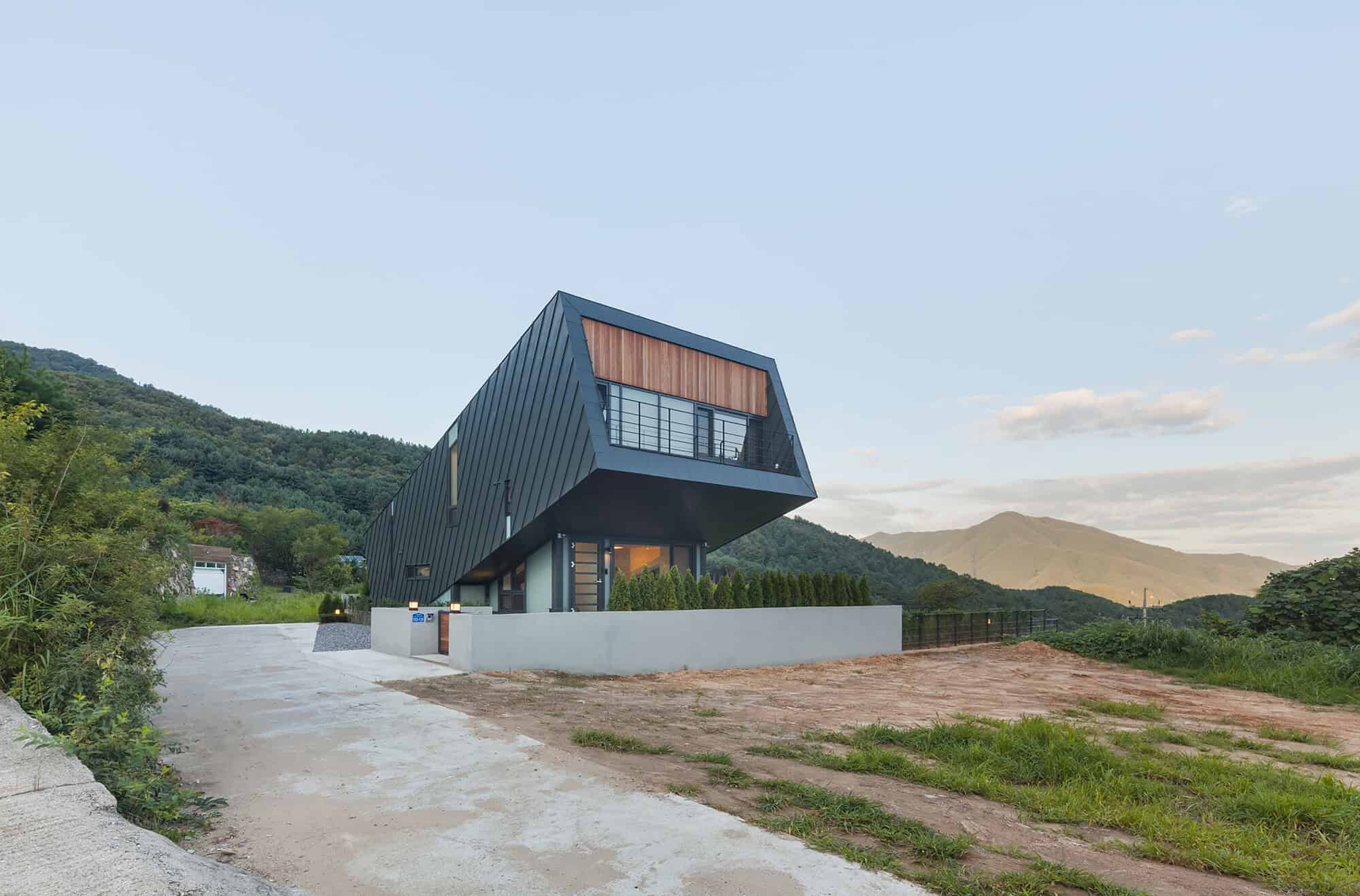 Leaning House by PRAUD in Jinan-Gun, South Korea Leaning House by PRAUD in Jinan-Gun, South Korea