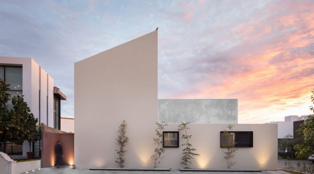 Ruiz House by LR Arquitectura in Los Gavilanes, Mexico