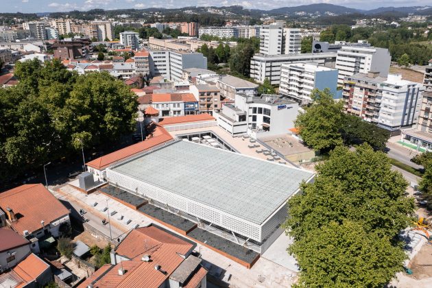 The amazing sculpture that covers a market in northern Portugal
