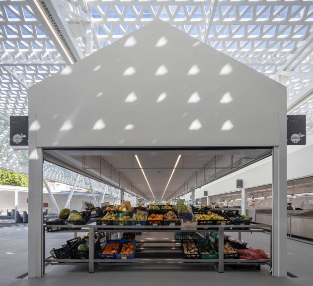 The amazing sculpture that covers a market in northern Portugal