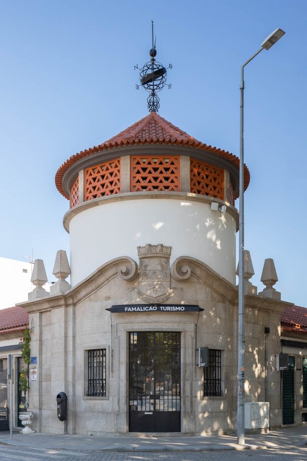 The amazing sculpture that covers a market in northern Portugal
