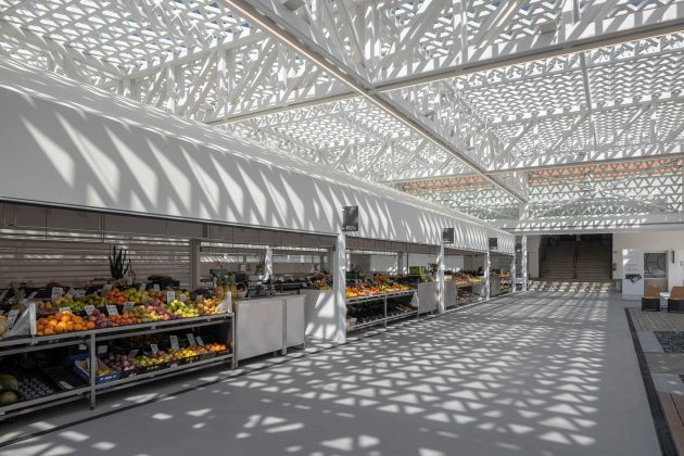 The amazing sculpture that covers a market in northern Portugal