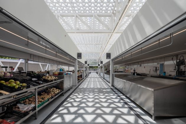 The amazing sculpture that covers a market in northern Portugal