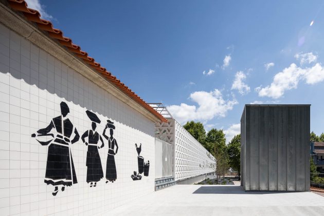 The amazing sculpture that covers a market in northern Portugal