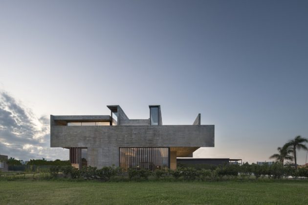 10 House by Luciano Kruk in Dique Lujan, Argentina