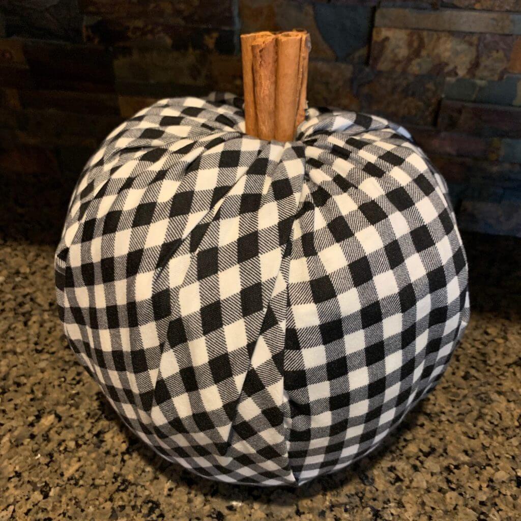 15 Sweet Buffalo Plaid Crafts For Your Fall Home Décor