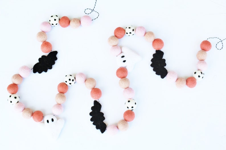 16 Spooky Halloween Garland Designs You Can Hang Anywhere