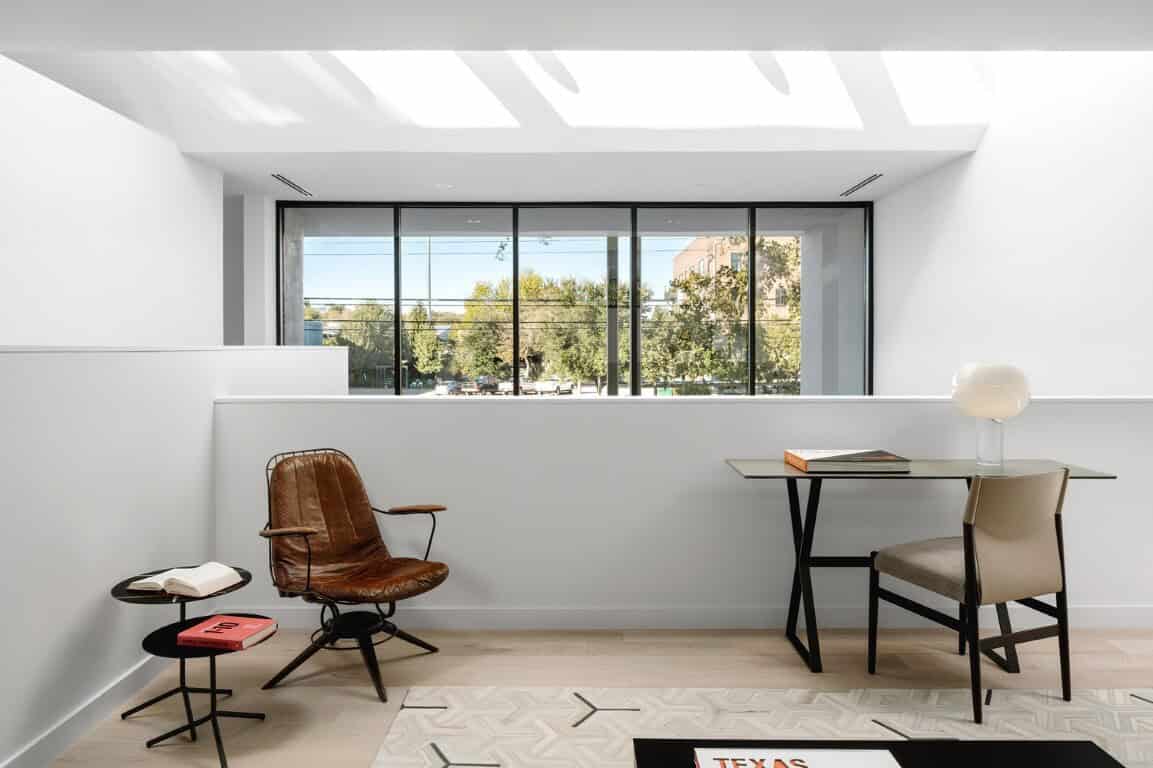 E2211 House by RAVEL Architecture: Compact Elegance in the Heart of Austin E2211 House by RAVEL Architecture: Compact Elegance in the Heart of Austin