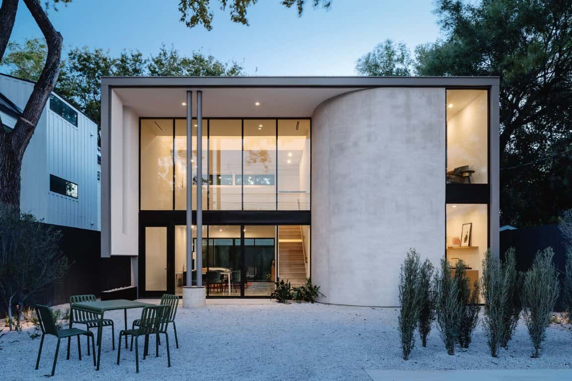 E2211 House by RAVEL Architecture: Compact Elegance in the Heart of Austin E2211 House by RAVEL Architecture: Compact Elegance in the Heart of Austin