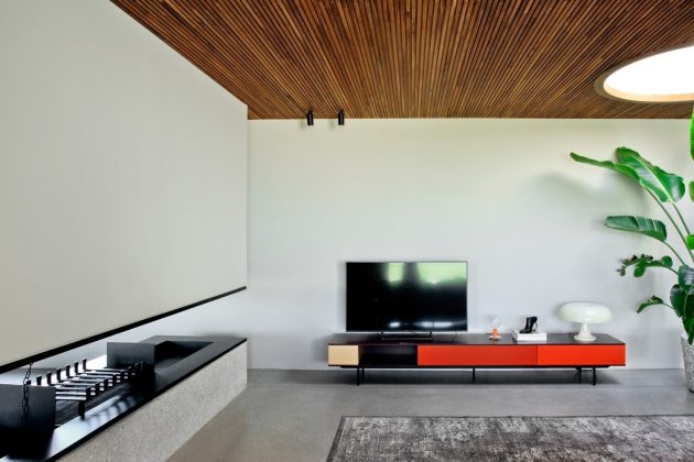 House Surrounded by Greenery by MIDE Architects in Stra, Italy