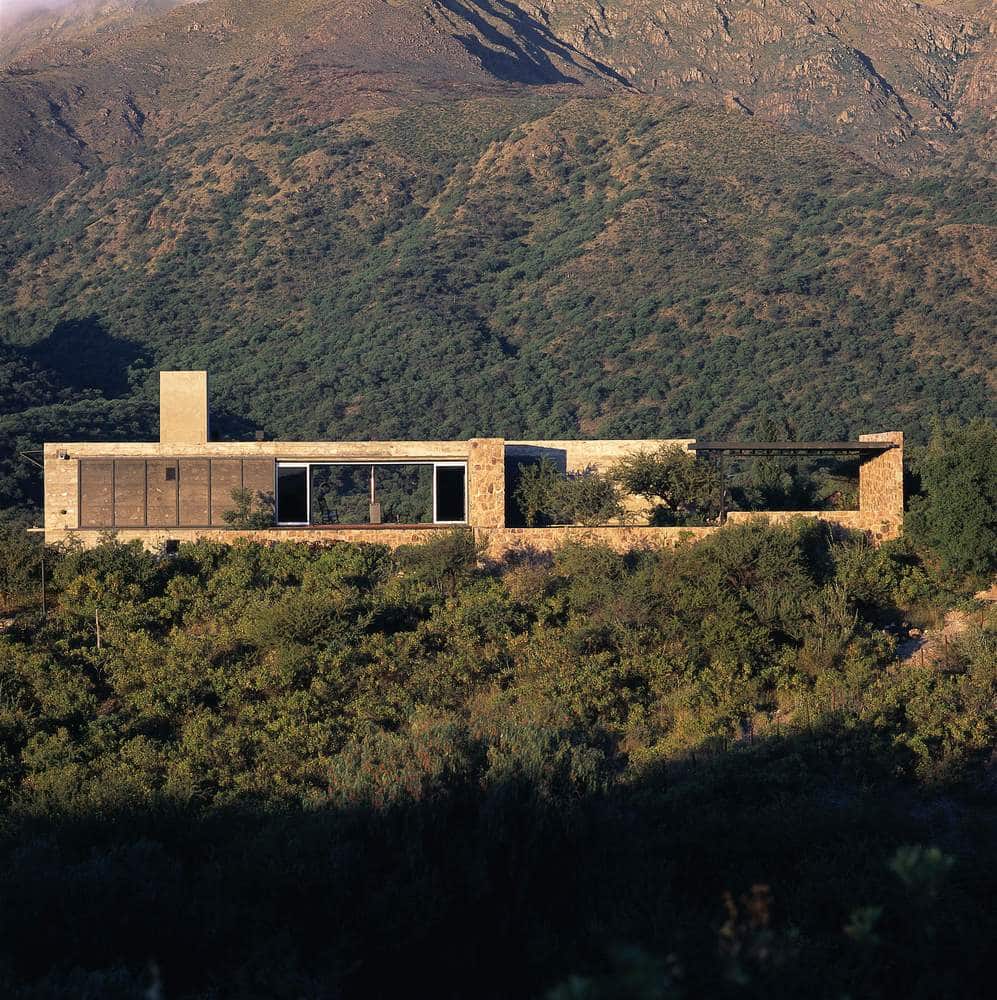 House in Capilla del Monte by Marchisio Nanzer in Argentina