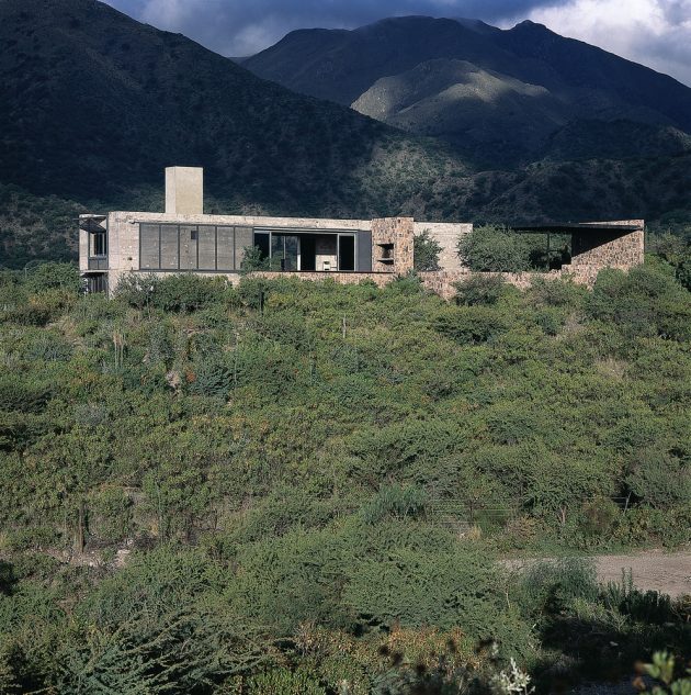House in Capilla del Monte by Marchisio Nanzer in Argentina