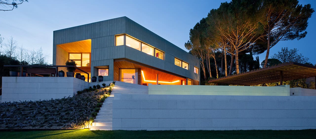 House in Pantano de San Juan by GEO Arquitectos in Cebreros, Spain