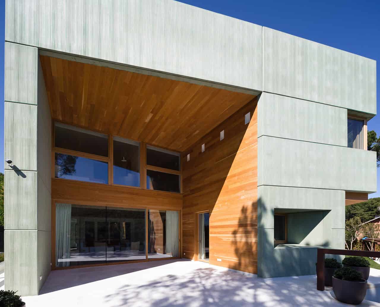 House in Pantano de San Juan by GEO Arquitectos in Cebreros, Spain