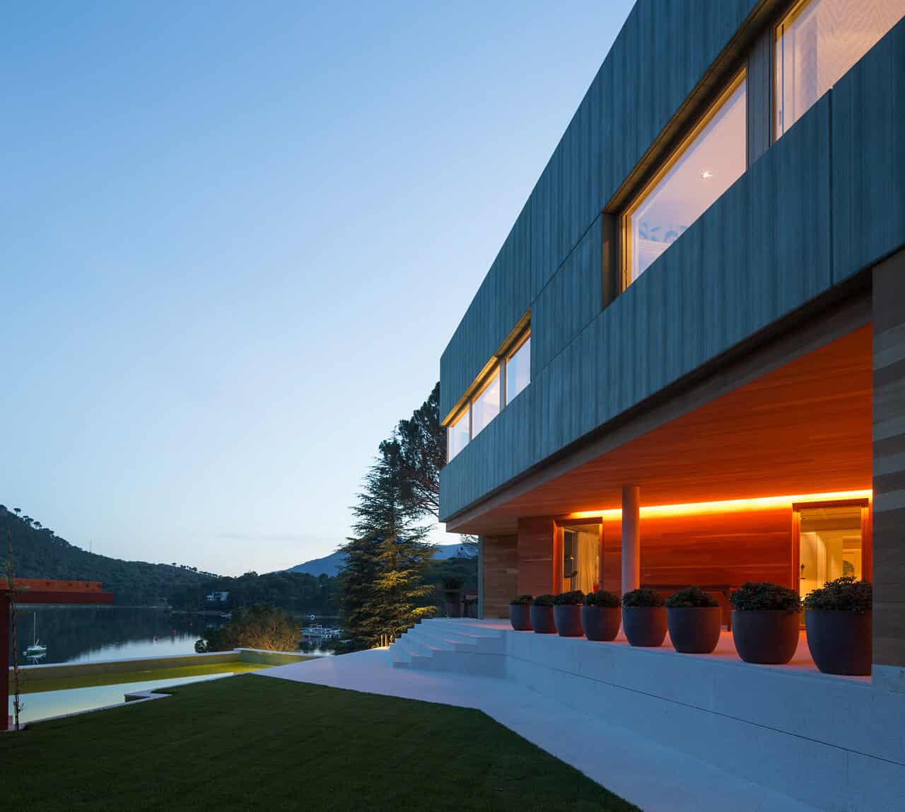 House in Pantano de San Juan by GEO Arquitectos in Cebreros, Spain