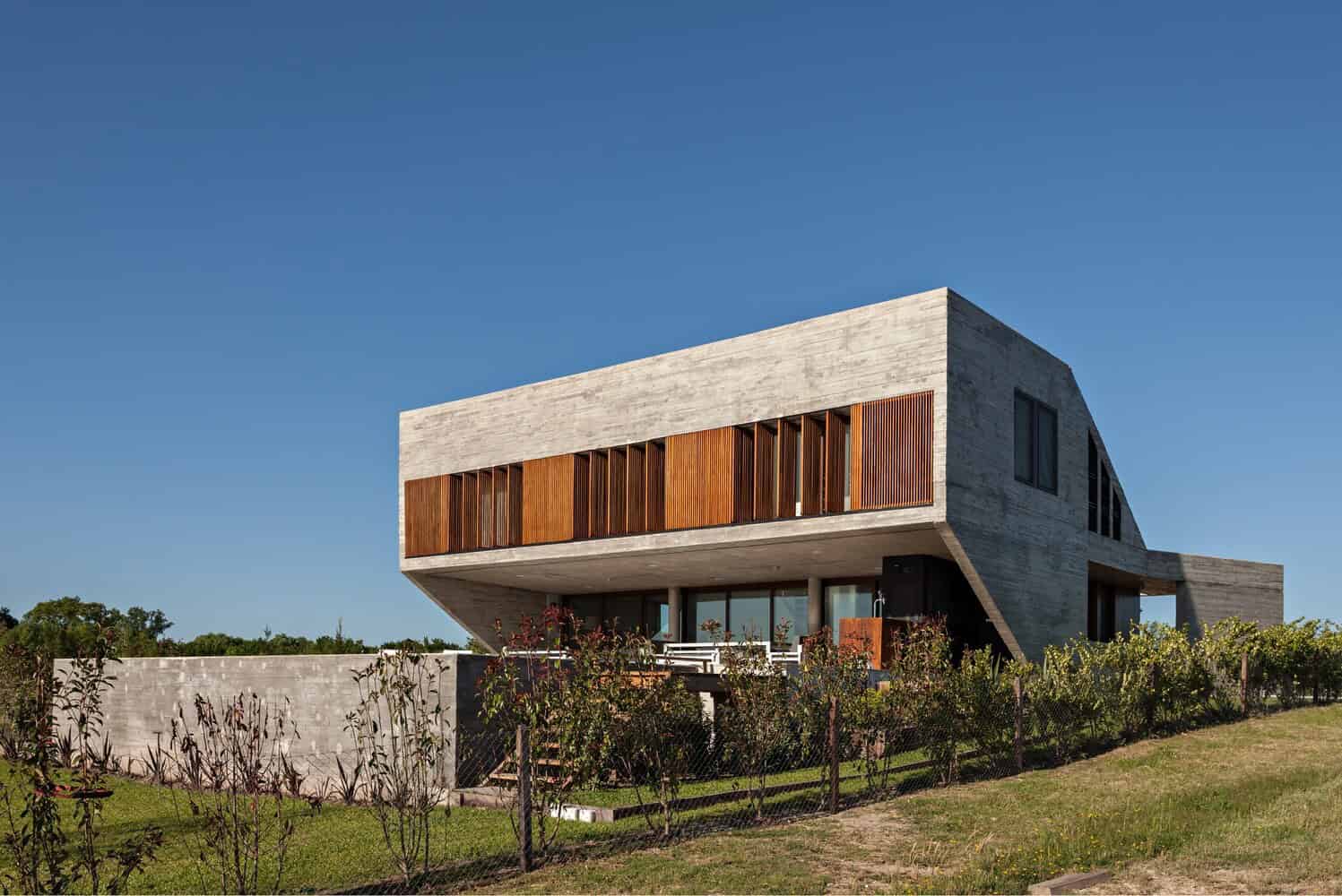 N House by A3 Luppi Ugalde Winter in Belen de Escobar, Argentina N House by A3 Luppi Ugalde Winter in Belen de Escobar, Argentina