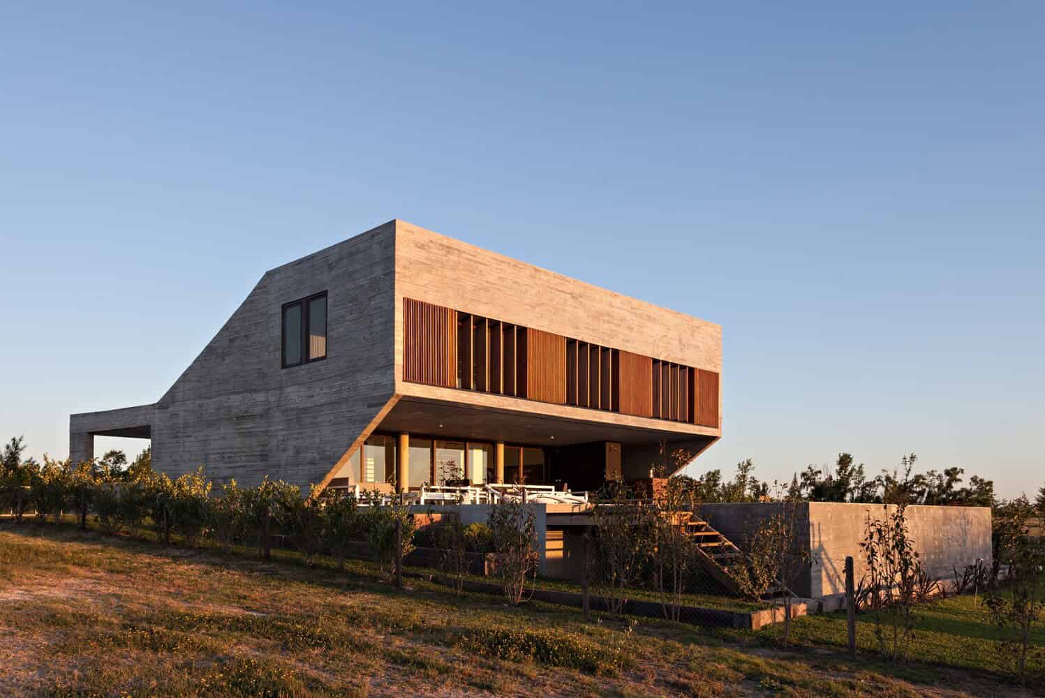 N House by A3 Luppi Ugalde Winter in Belen de Escobar, Argentina N House by A3 Luppi Ugalde Winter in Belen de Escobar, Argentina