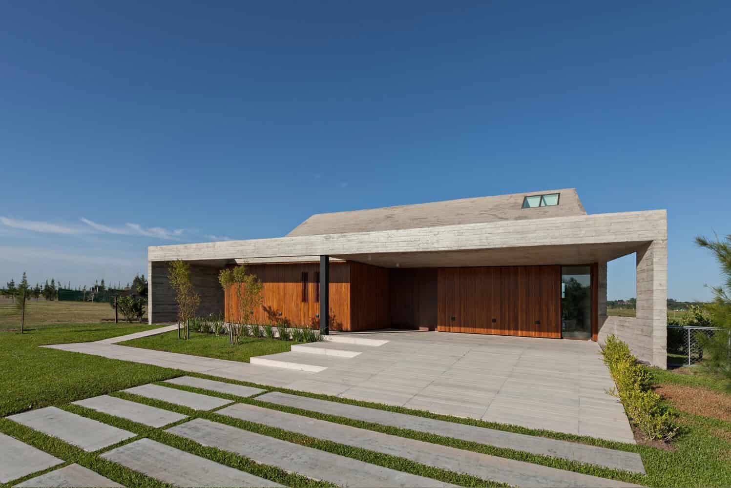 N House by A3 Luppi Ugalde Winter in Belen de Escobar, Argentina N House by A3 Luppi Ugalde Winter in Belen de Escobar, Argentina