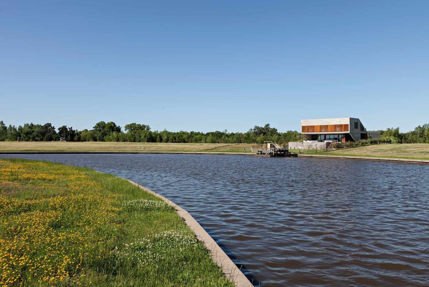 N House by A3 Luppi Ugalde Winter in Belen de Escobar, Argentina N House by A3 Luppi Ugalde Winter in Belen de Escobar, Argentina