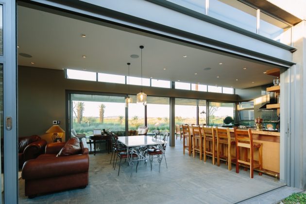 Spine Wall House by Drew Architects in Johannesburg, South Africa