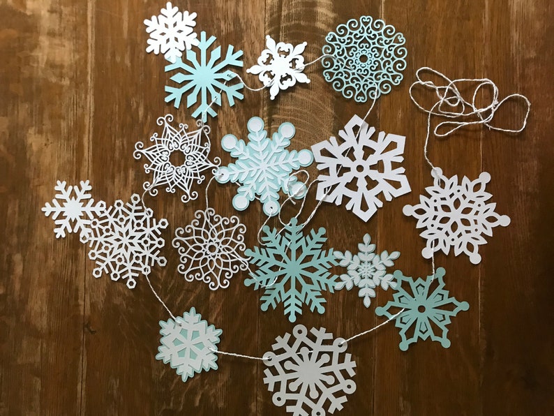 15 Beautiful Winter Garland Designs To Greet The New Season