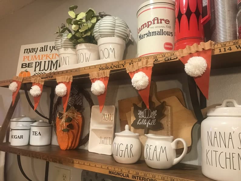 8. Pie Bunting 8. Pie Bunting