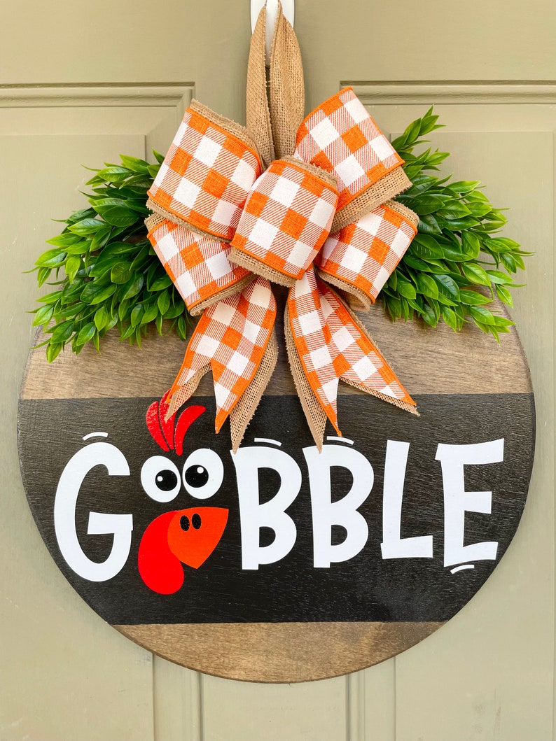 15 Fun Thanksgiving Turkey Wreath Designs For The Front Door