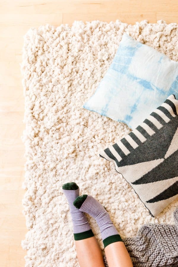 13. MAKE A DIY RUG FROM SCRATCH 13. MAKE A DIY RUG FROM SCRATCH