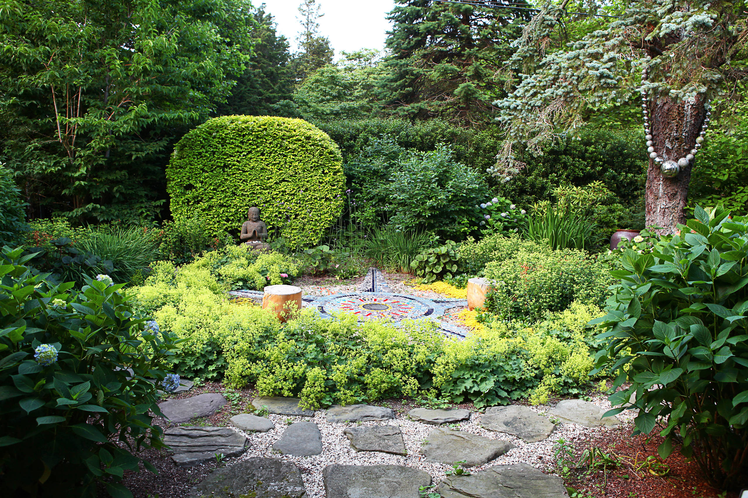 16 Dazzling Eclectic Landscape Designs You Will Fall In Love With