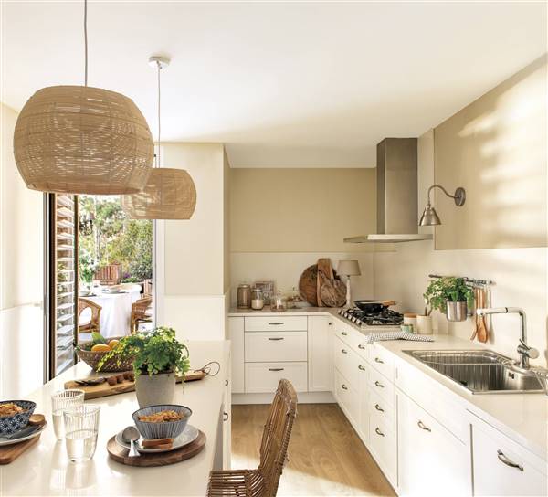White Kitchens Full Of Light, Beauty And Spaciousness