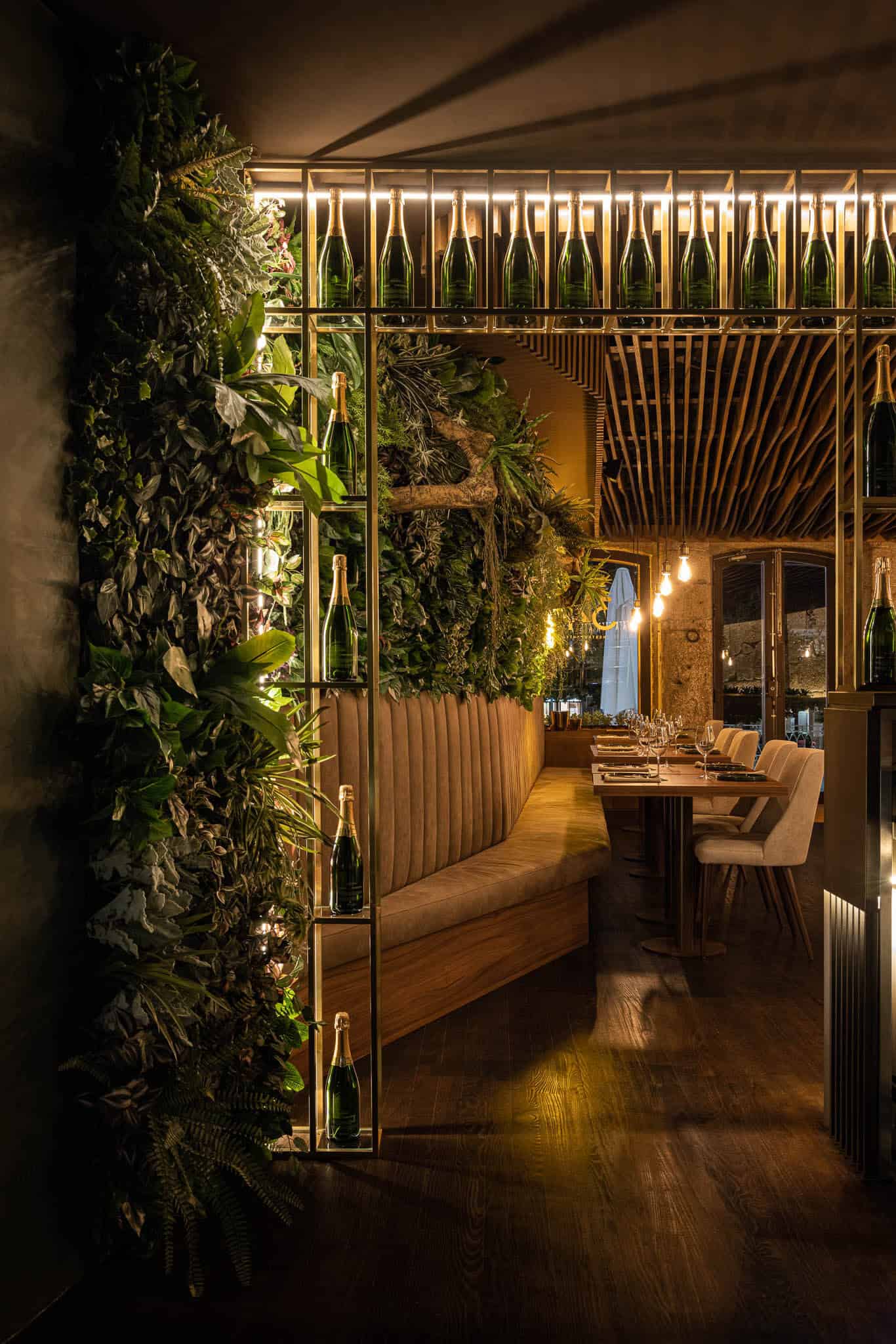 34 Restaurant - A Restaurant inspired by the “art nouveau” movement 34 Restaurant - A Restaurant inspired by the “art nouveau” movement