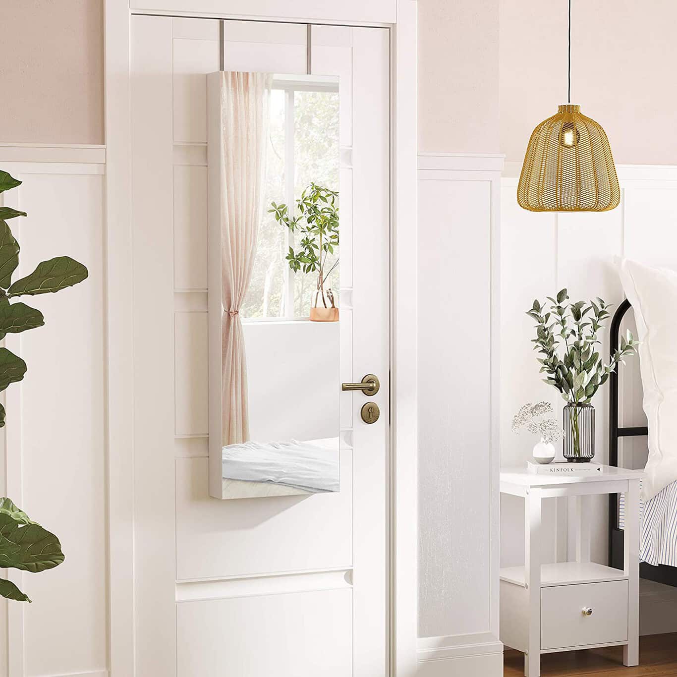 Full-length Mirrors To Decorate And Give Depth To The Bedroom Full-length Mirrors To Decorate And Give Depth To The Bedroom