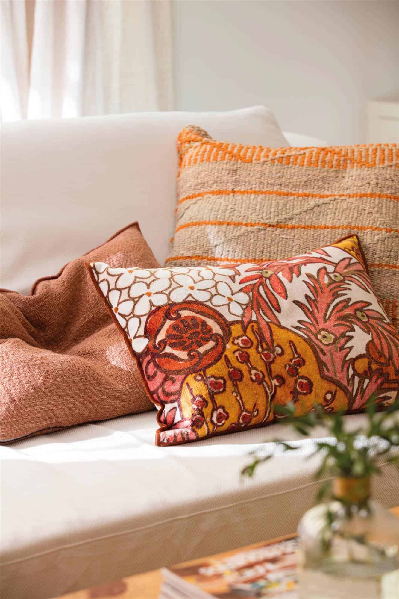 How To Modernize The Living Room In Less Than An Hour How To Modernize The Living Room In Less Than An Hour