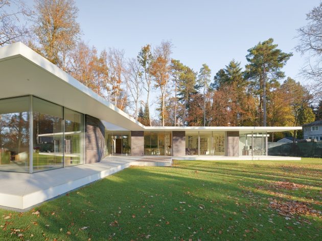 New Build Villa by Buero Bechtloff in Aumühle, Germany