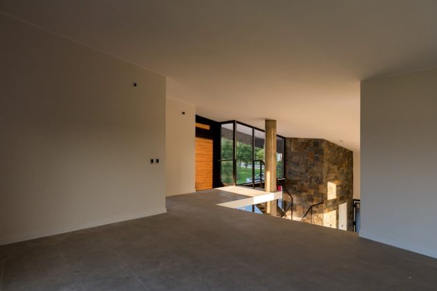 One Roof House by Ambroggio Arquitectos in Rio Cuarto, Argentina