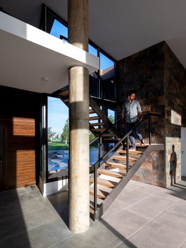 One Roof House by Ambroggio Arquitectos in Rio Cuarto, Argentina