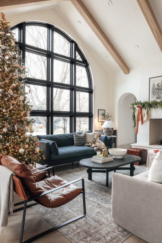 Natural And Neutral Christmas Decoration