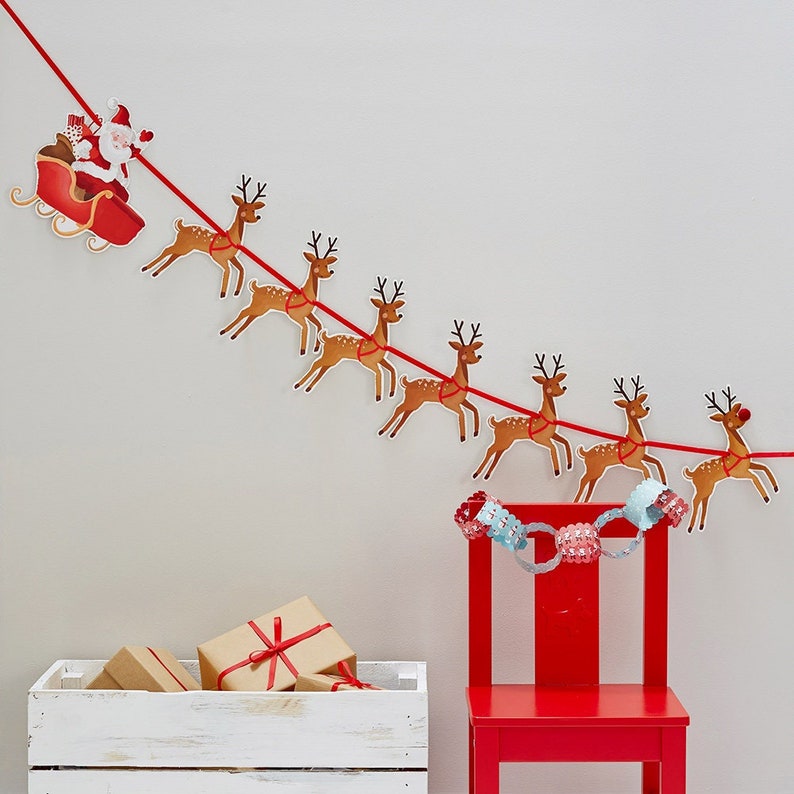 15 Enchanting Christmas Bunting Ideas For Your Mantel
