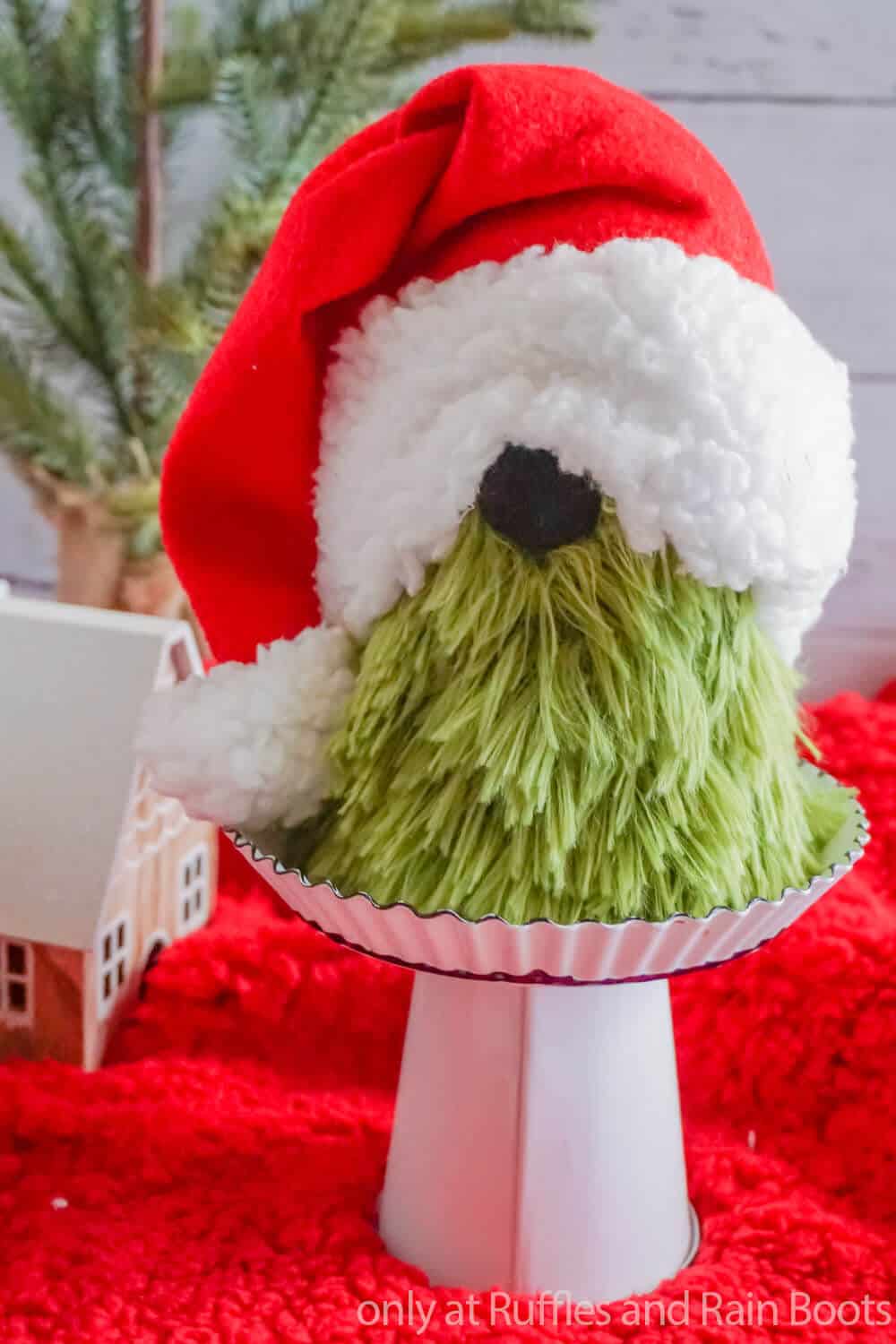 15 Magical DIY Yarn Christmas Décor Ideas You Need To Try