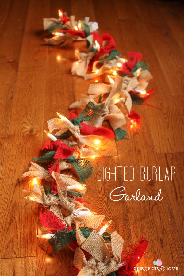 15 Mesmerizing DIY Christmas String Light Decorations
