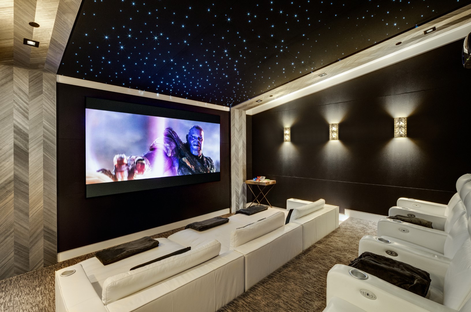 16 Deluxe Contemporary Home Theater Designs That Will Make An Impression