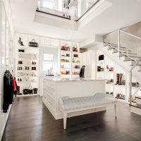 18 Deluxe Contemporary Walk-in Closet Designs You Will Definitely Want