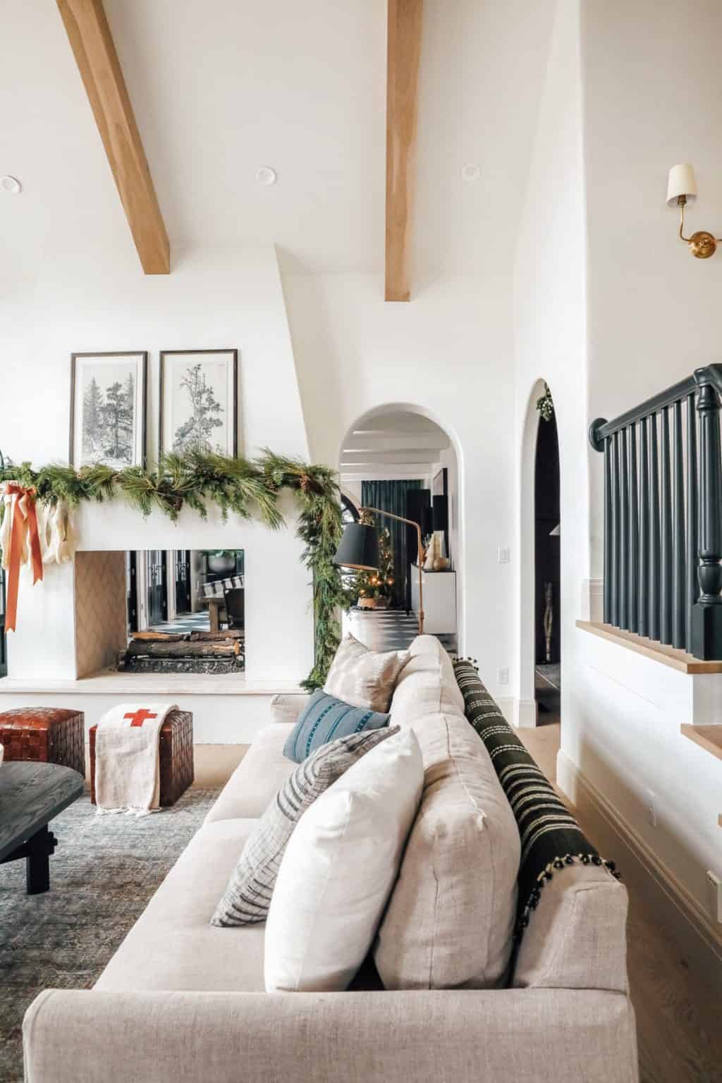 Natural And Neutral Christmas Decoration